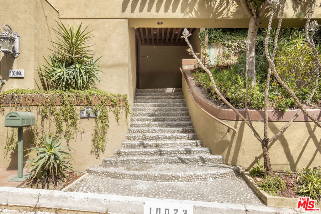10023 Westwanda Drive - Photo 6