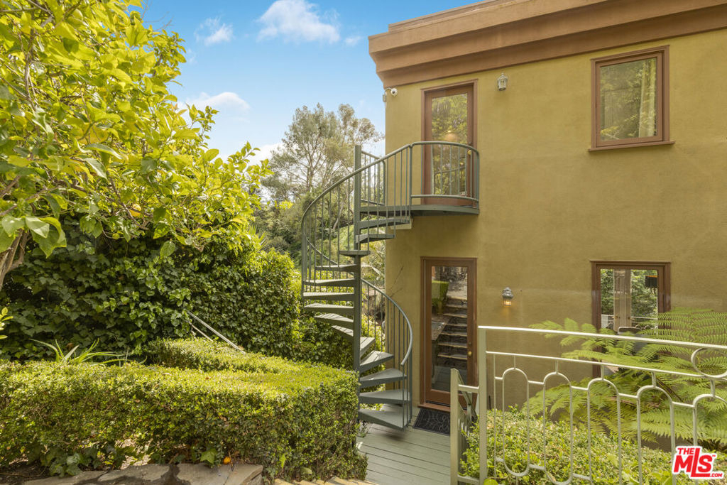 10023 Westwanda Drive - Photo 5
