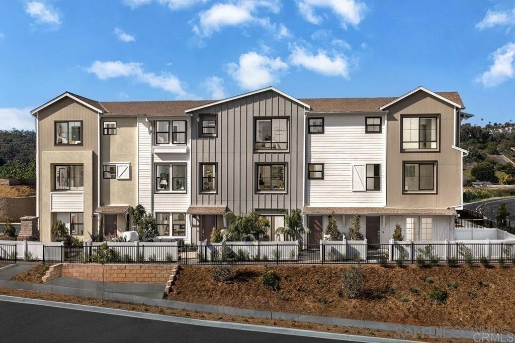 2586 Delphinium - Photo 2