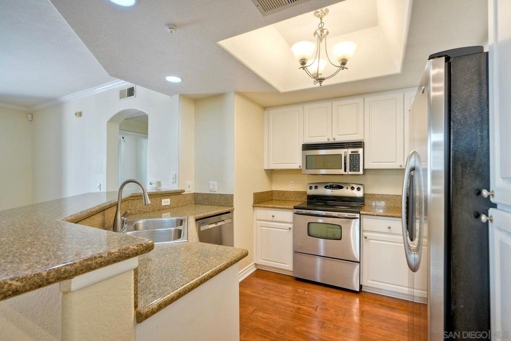9253 Regents Road - Photo 4