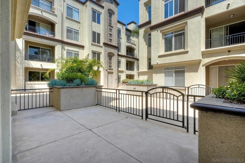 9253 Regents Road - Photo 26