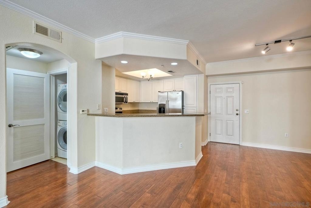 9253 Regents Road - Photo 10