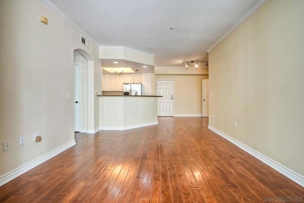 9253 Regents Road - Photo 8