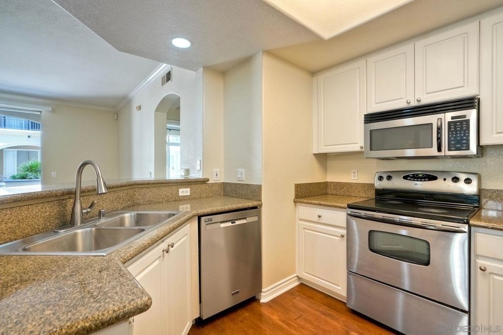 9253 Regents Road - Photo 6