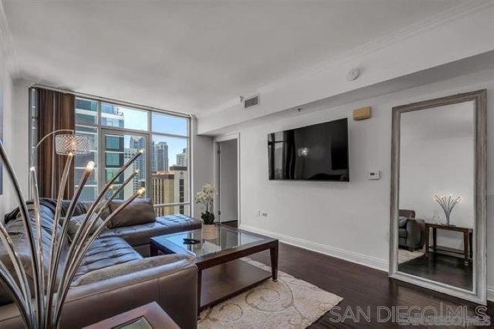 425 W Beech - Photo 2
