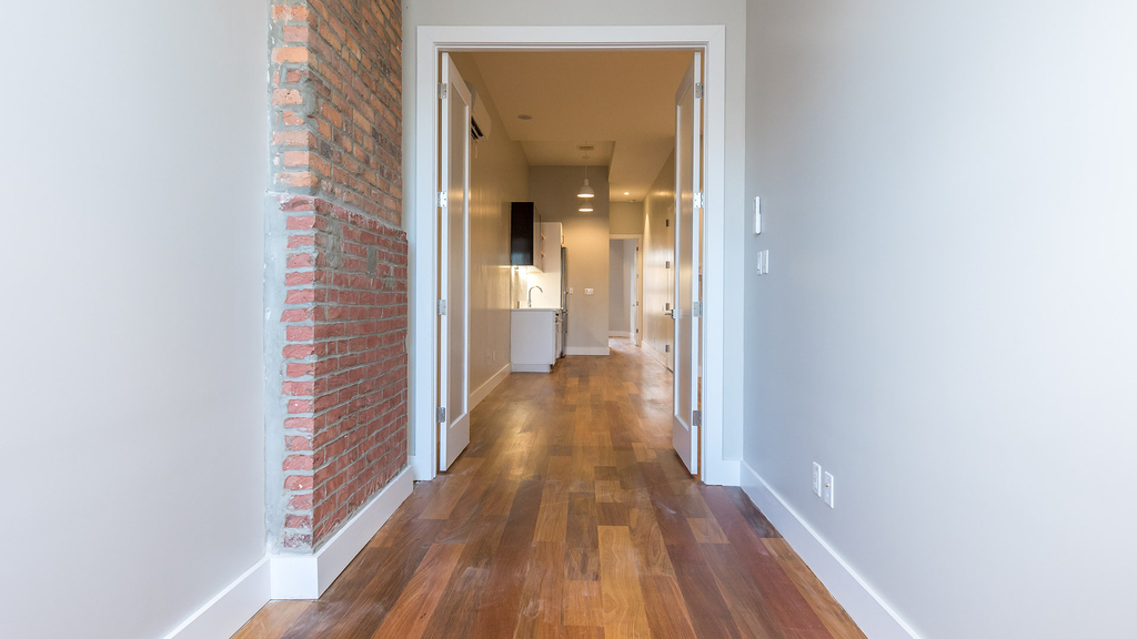 228 Kingsland Avenue - Photo 1