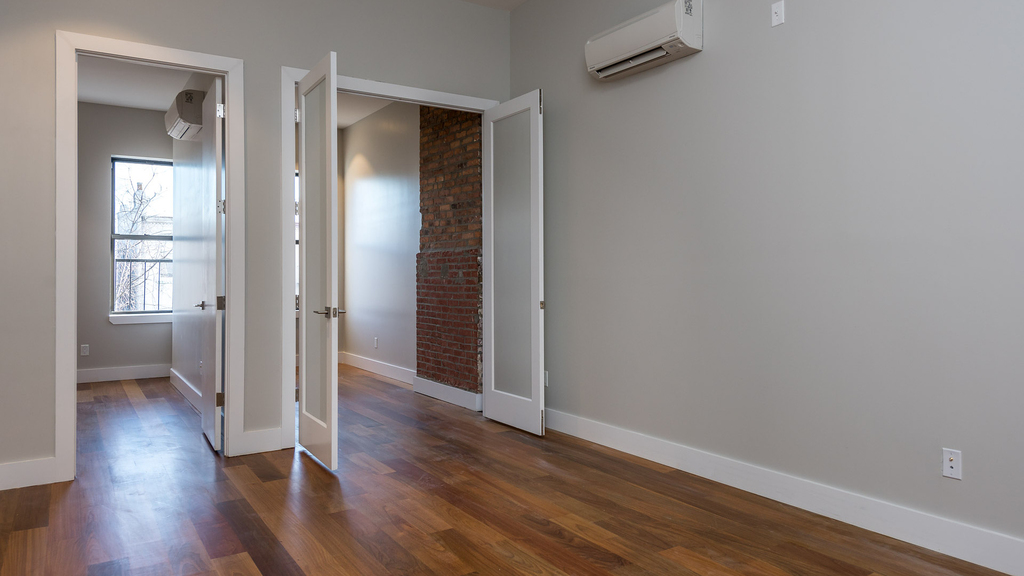 228 Kingsland Avenue - Photo 2