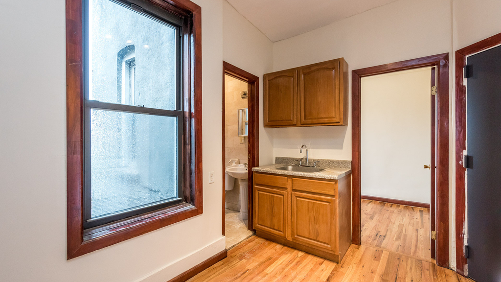 210 Humboldt Street - Photo 2