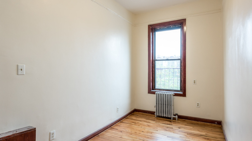 210 Humboldt Street - Photo 5