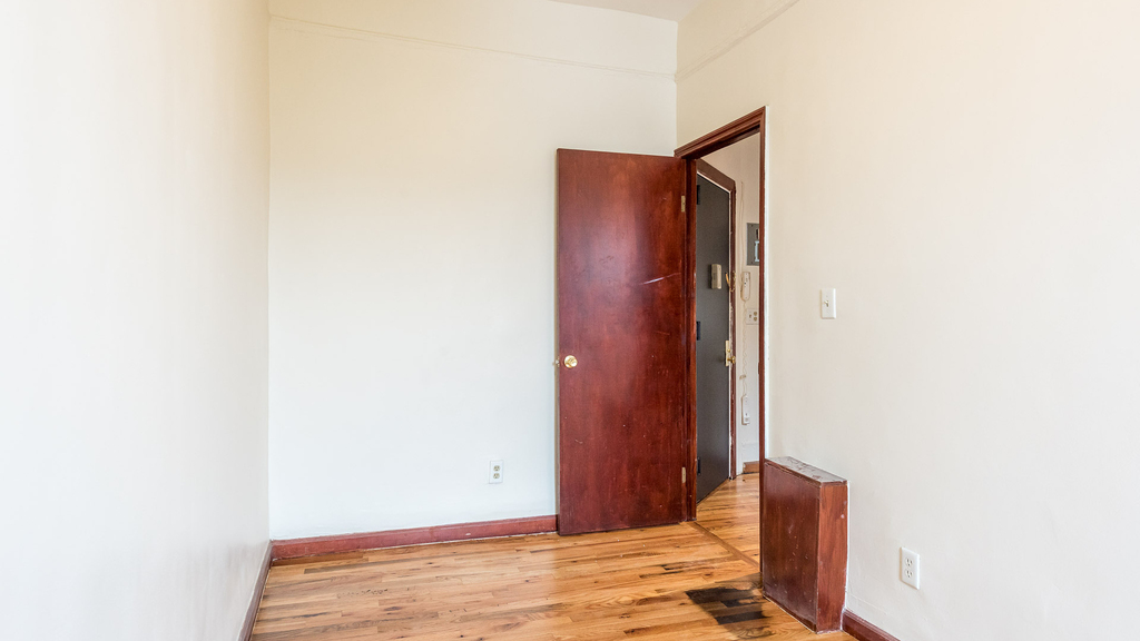 210 Humboldt Street - Photo 4