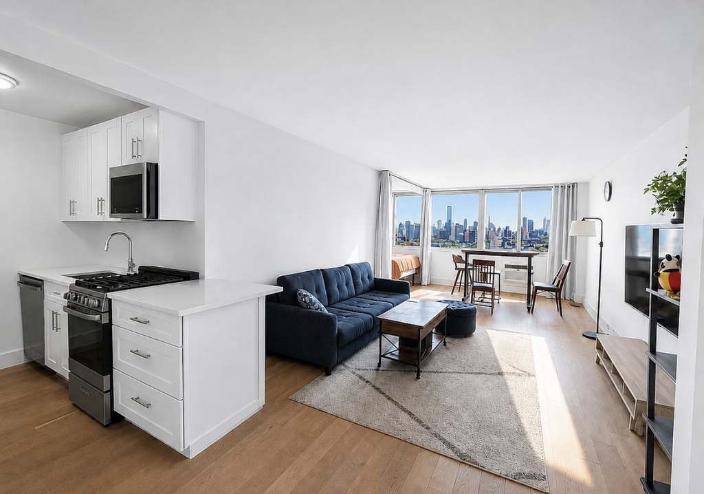 333 East 14th Street - Photo 2