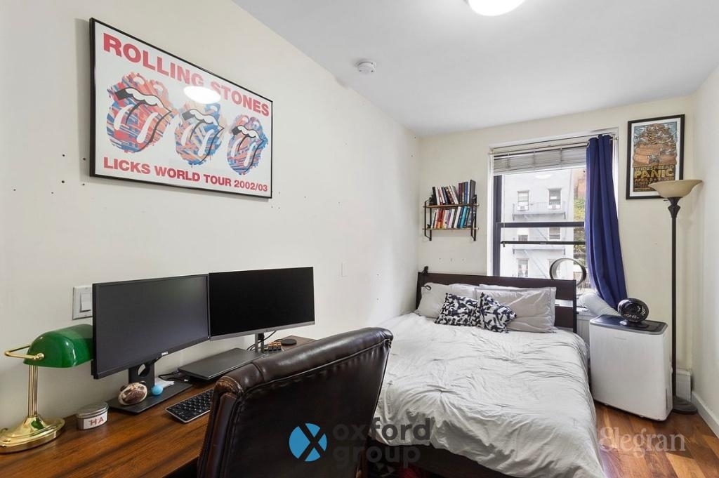 Third Avenue - Photo 2