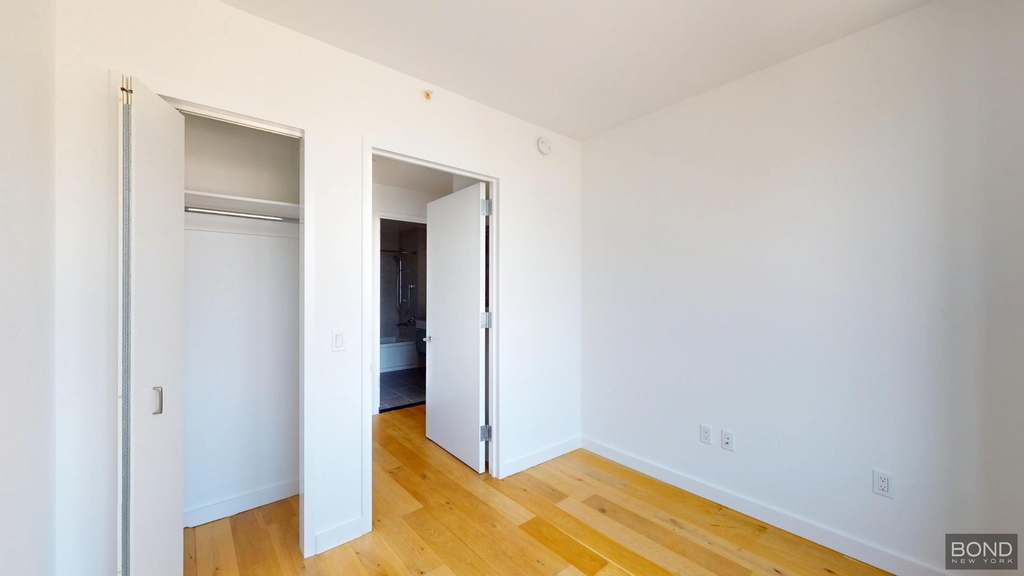 144-74 Northern Boulevard - Photo 8