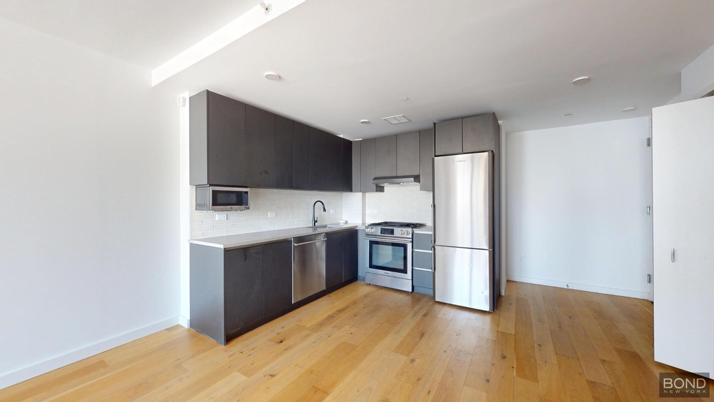 144-74 Northern Boulevard - Photo 6