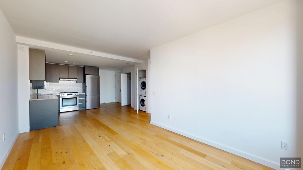 144-74 Northern Boulevard - Photo 5