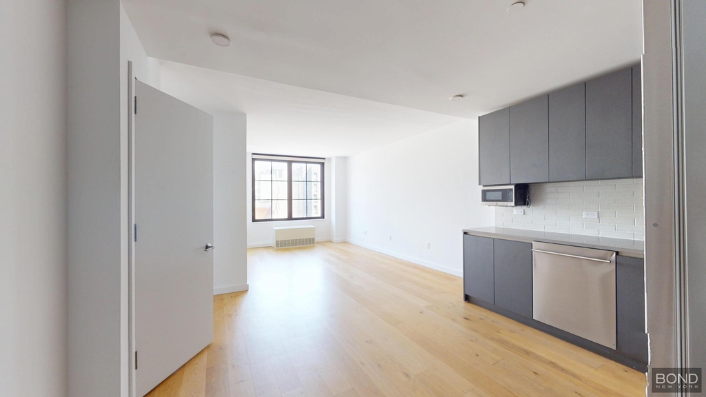 144-74 Northern Boulevard - Photo 4