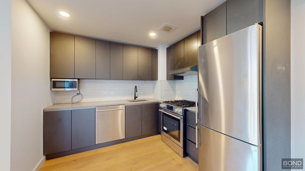 144-74 Northern Boulevard - Photo 6