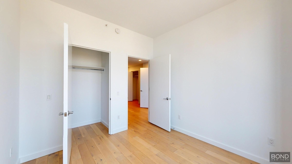 144-74 Northern Boulevard - Photo 11