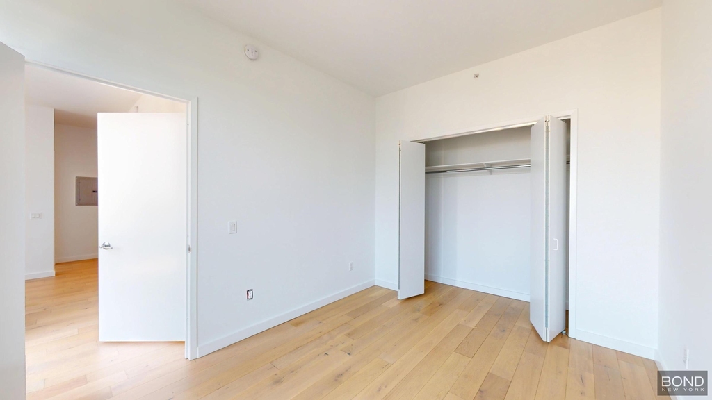 144-74 Northern Boulevard - Photo 9