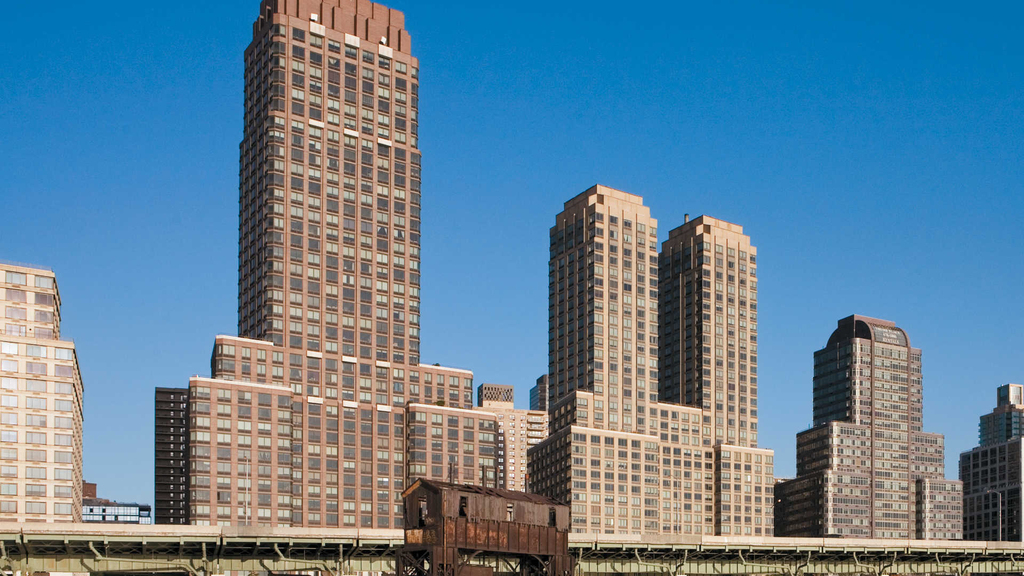 180 Riverside Blvd - Photo 3