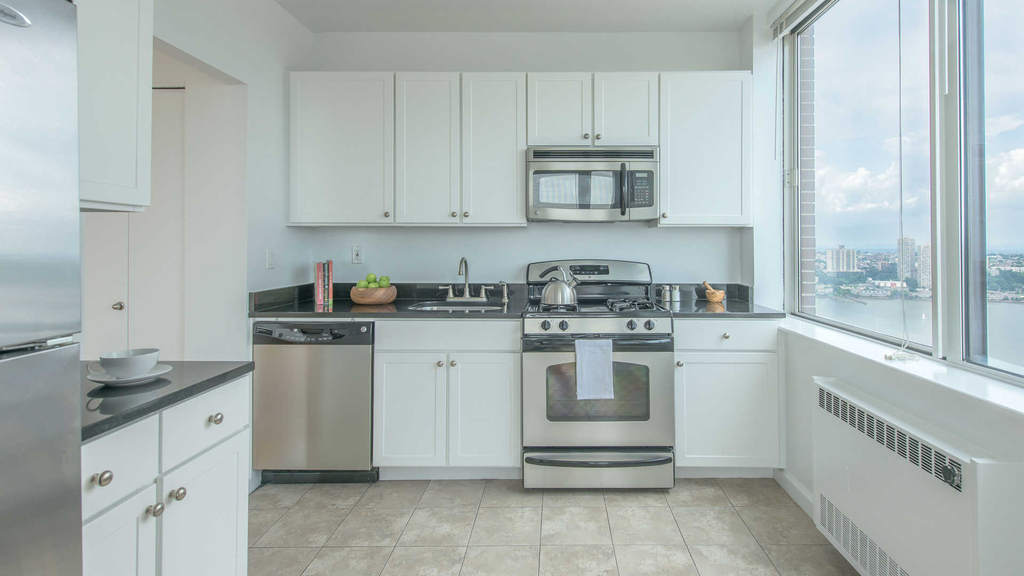 180 Riverside Blvd - Photo 48