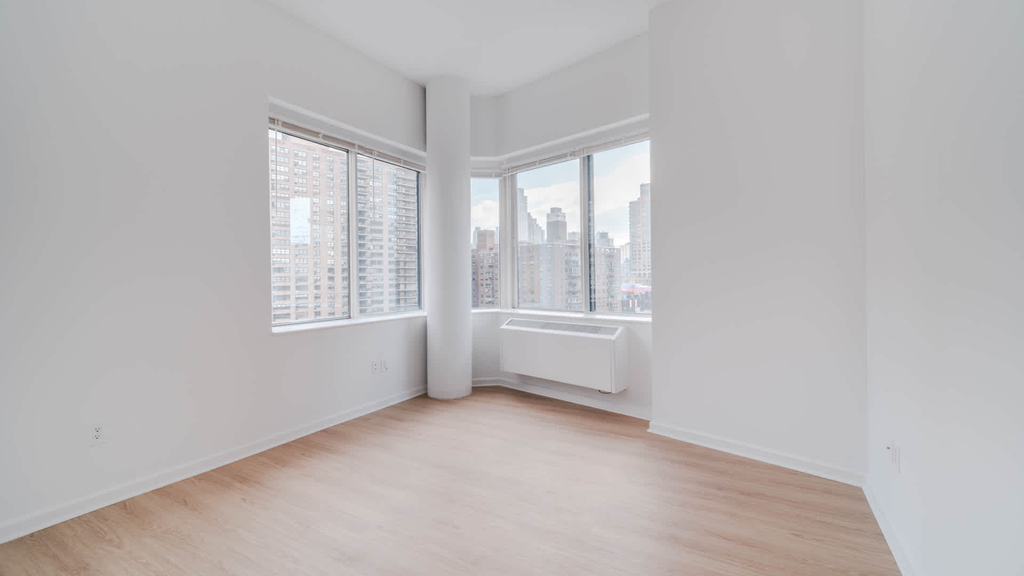 180 Riverside Blvd - Photo 18