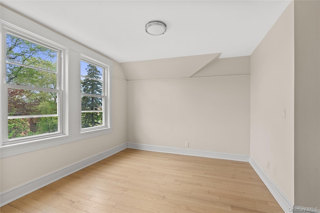 102 Broadway - Photo 9