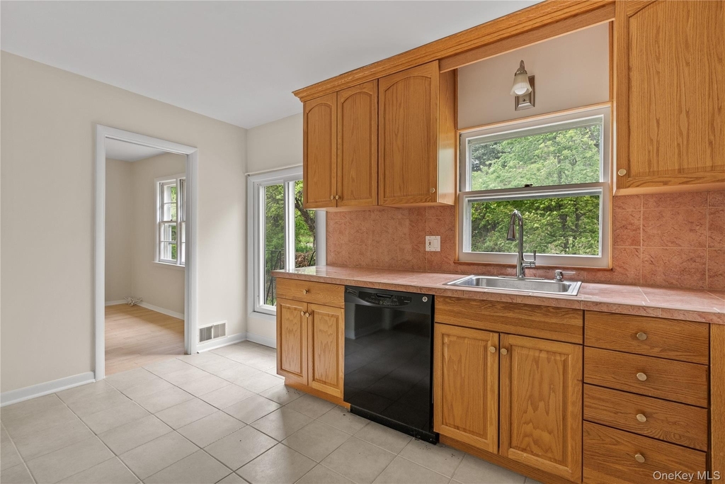 102 Broadway - Photo 4