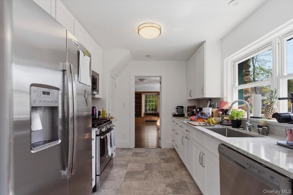 145 Saxon Woods Road - Photo 4