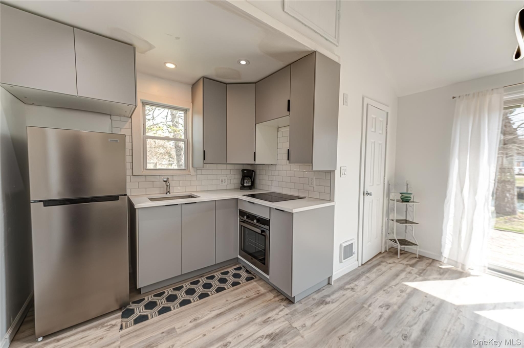18 Shinnecock Road - Photo 1