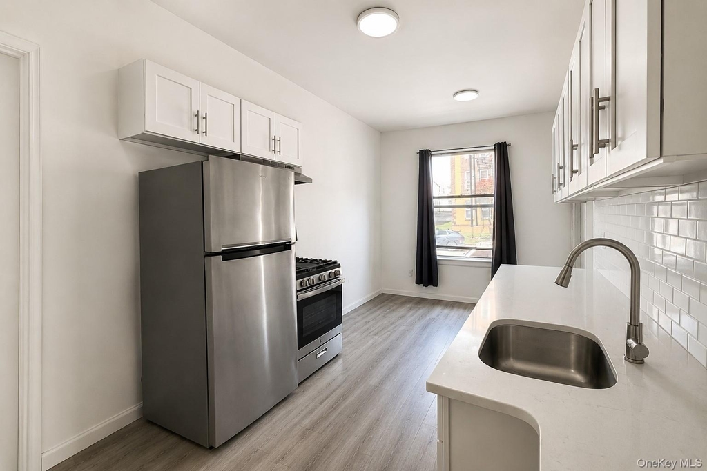 168-10 Crocheron Avenue - Photo 4