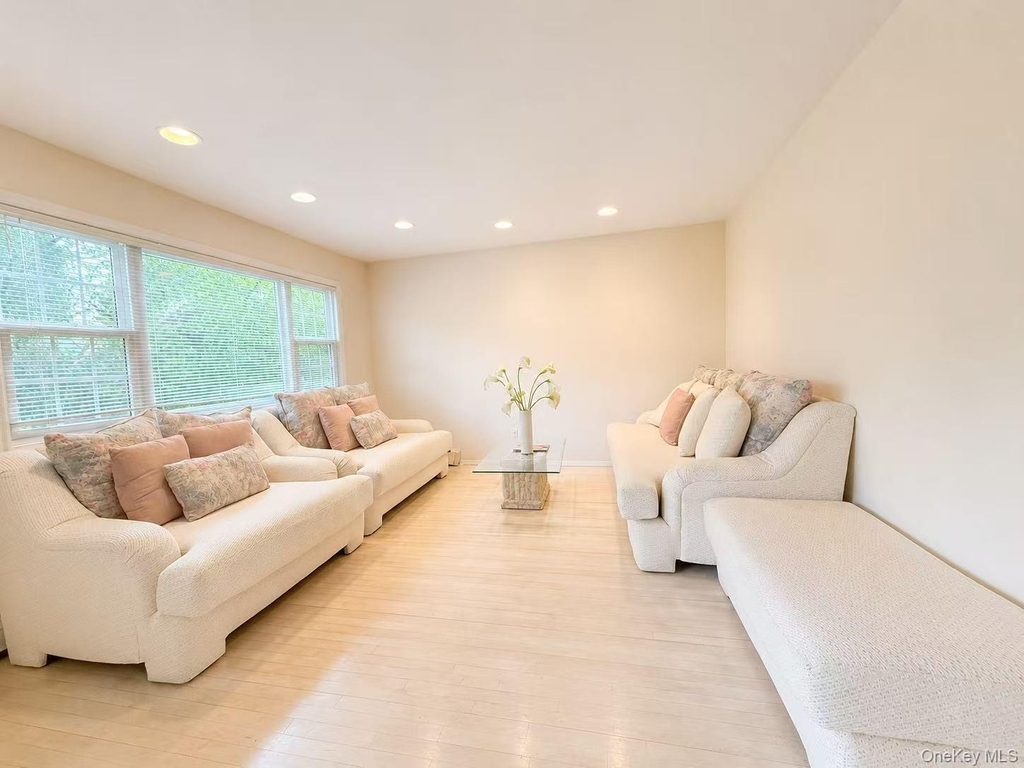 21 Redwood Court - Photo 2