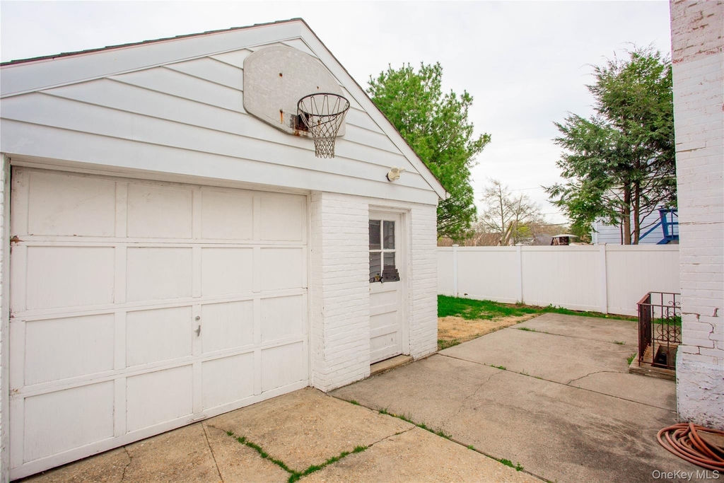193 Nassau Boulevard - Photo 23