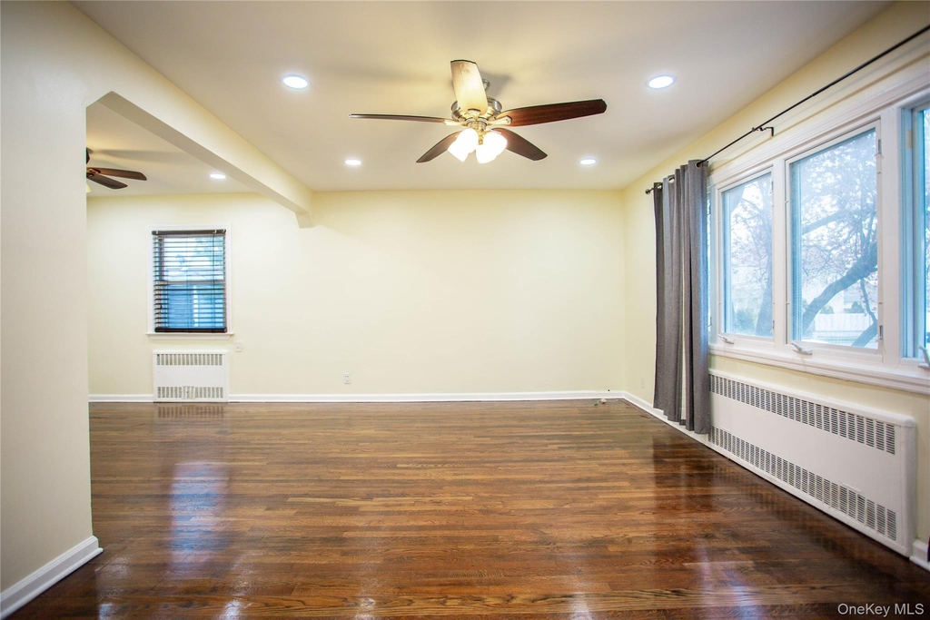 193 Nassau Boulevard - Photo 2
