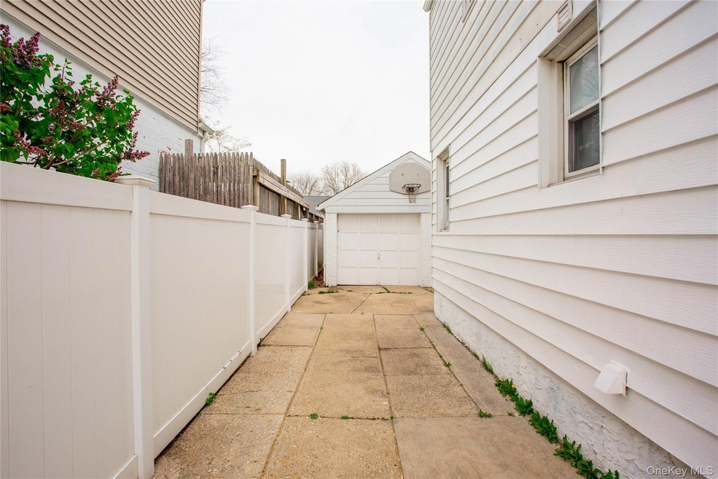 193 Nassau Boulevard - Photo 22