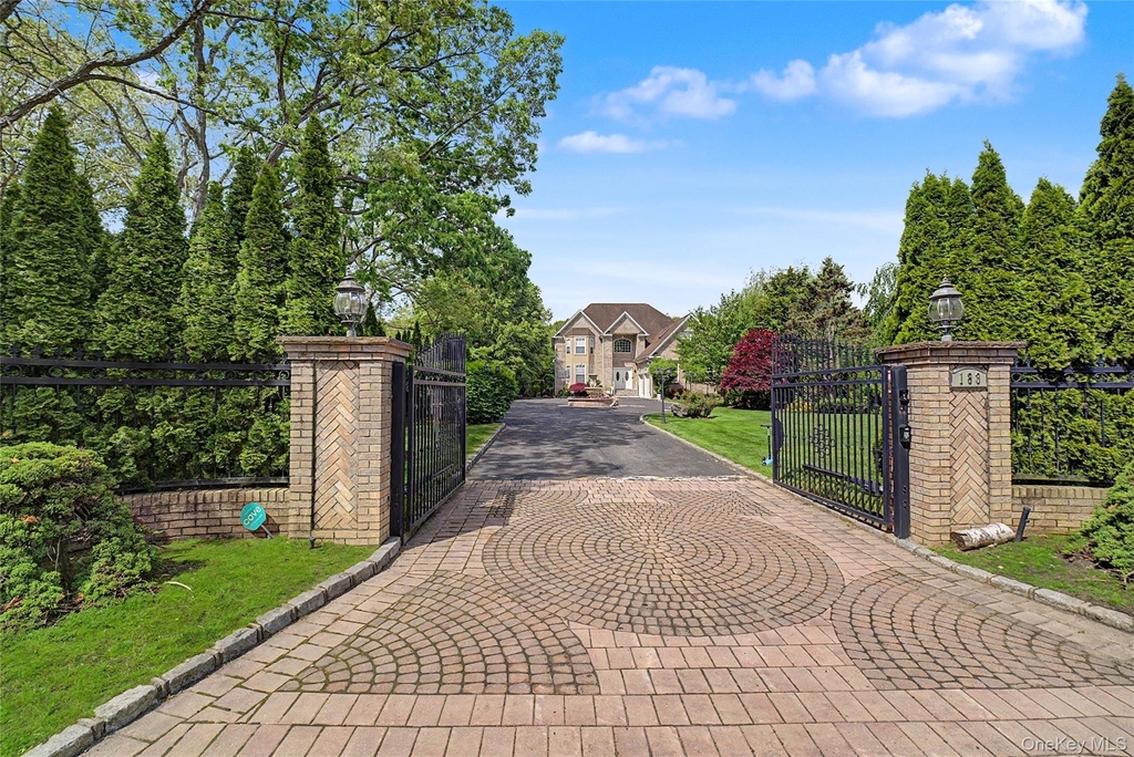 183 Oakfield Avenue - Photo 1