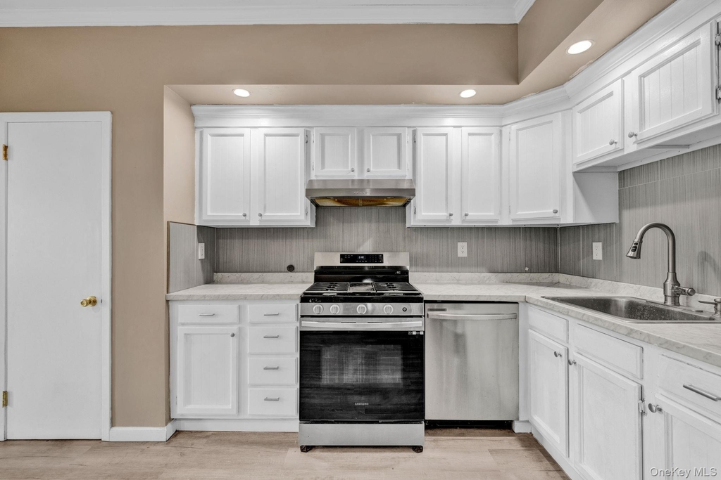 85 Main Street - Photo 3