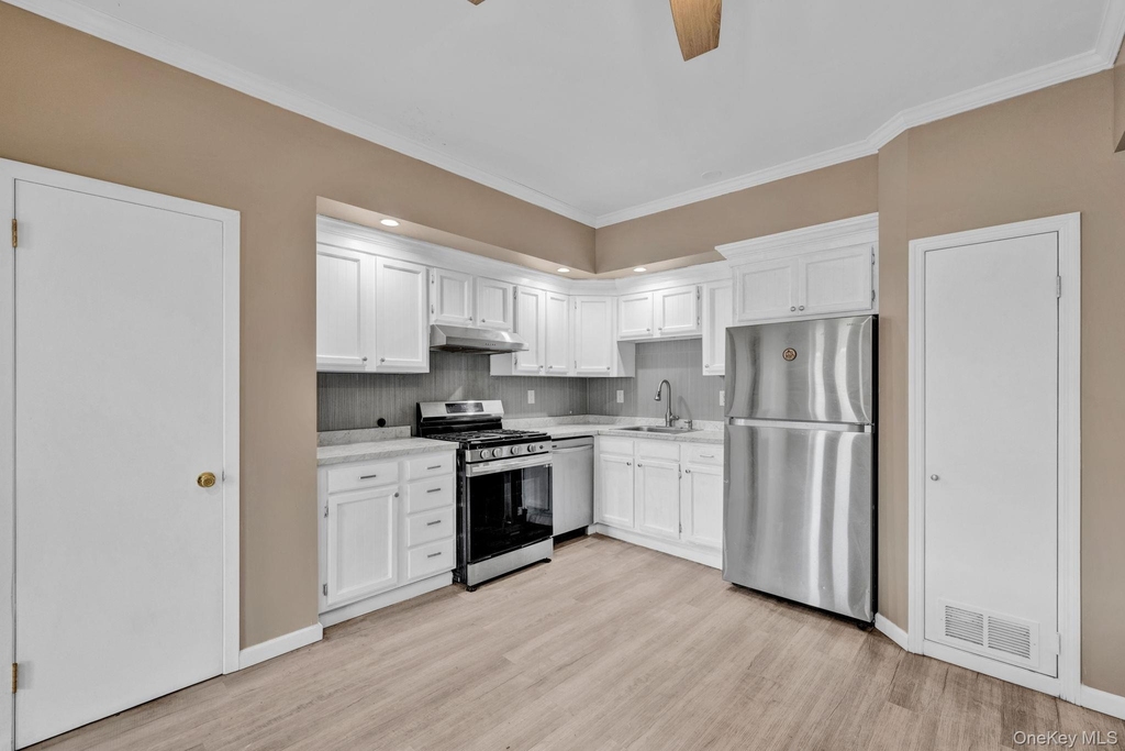 85 Main Street - Photo 4