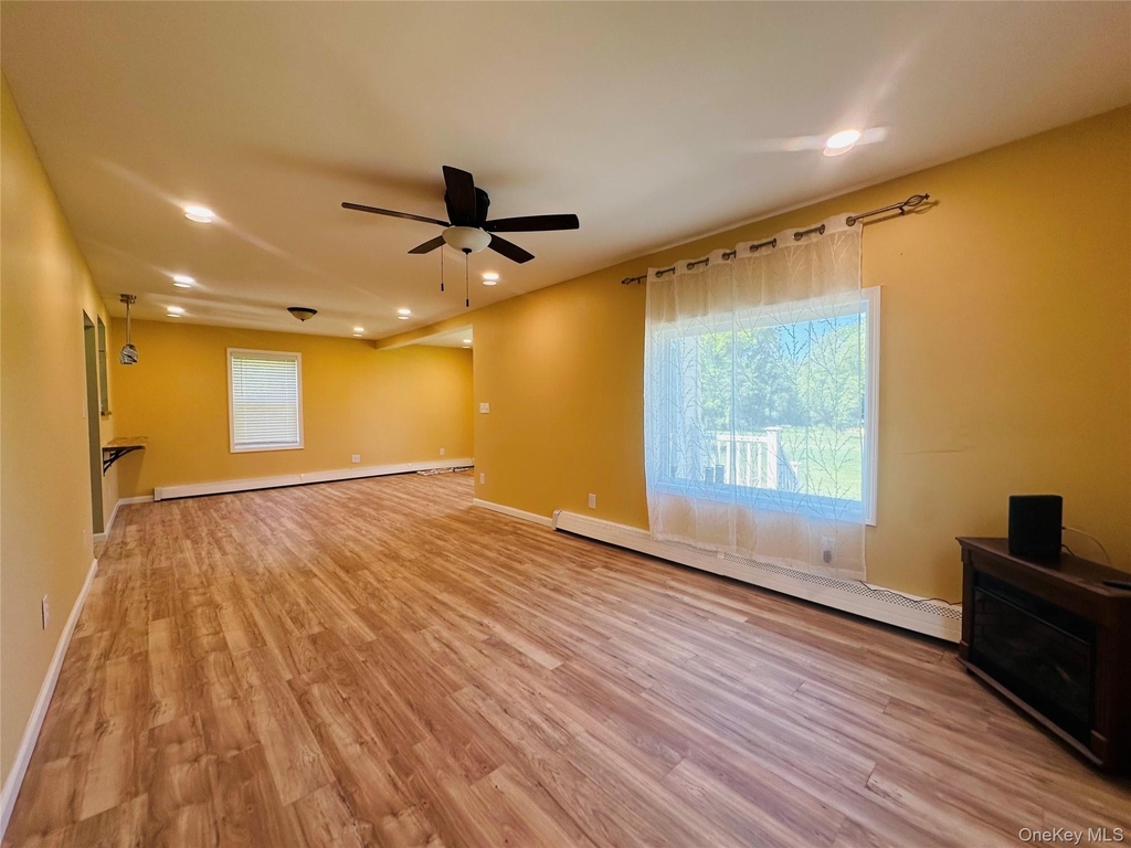 26 Spring St - Photo 3