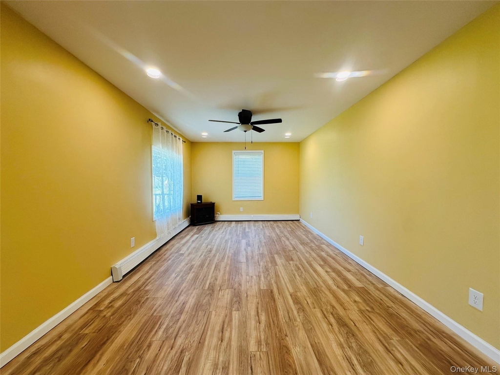 26 Spring St - Photo 2