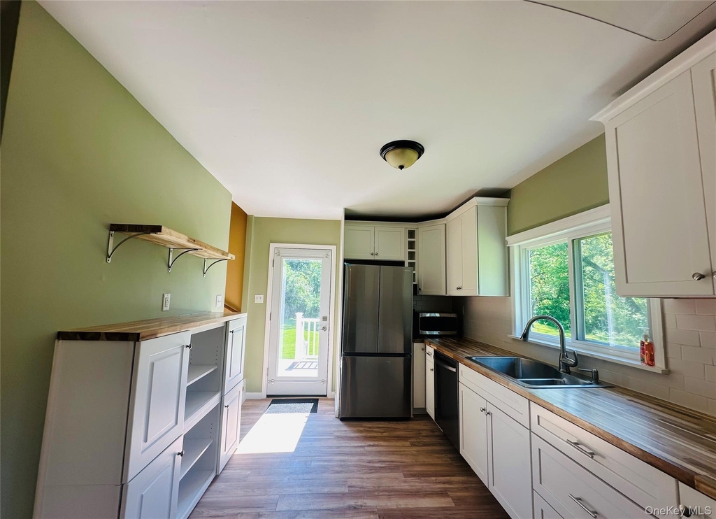 26 Spring St - Photo 7