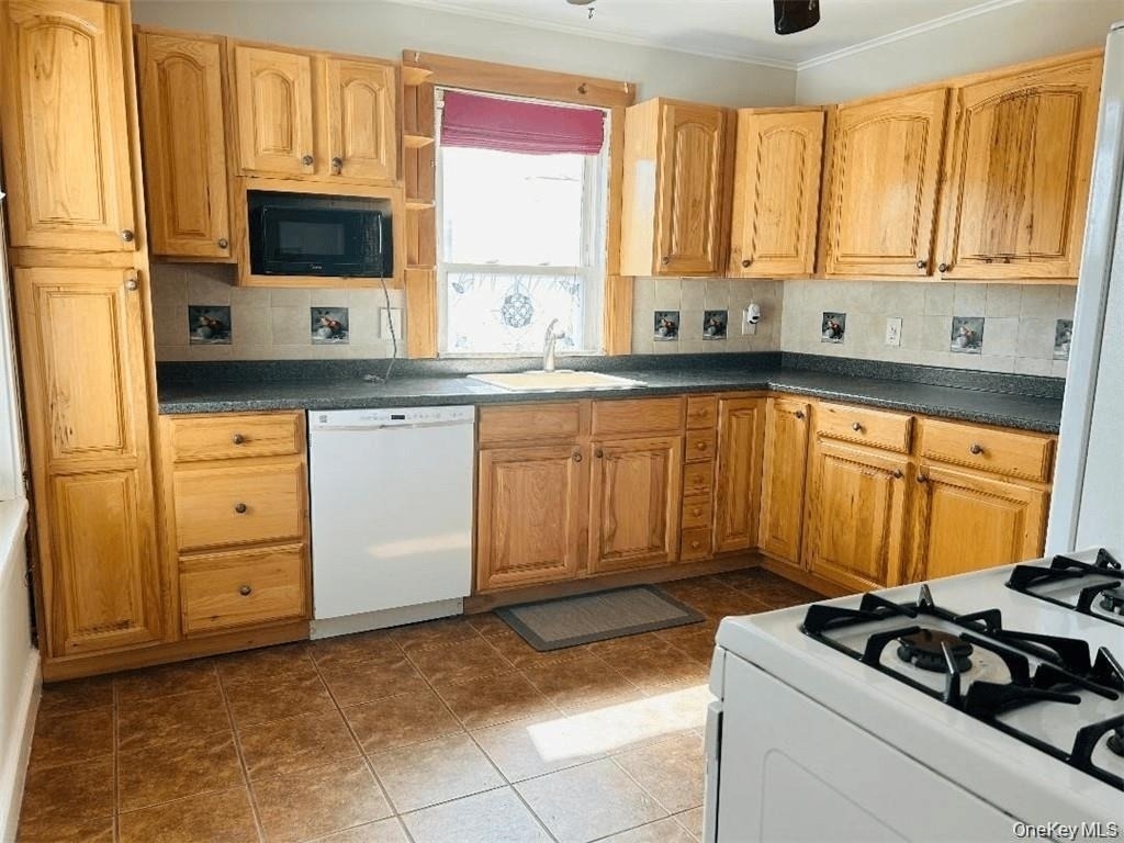 12 Parry Avenue - Photo 3