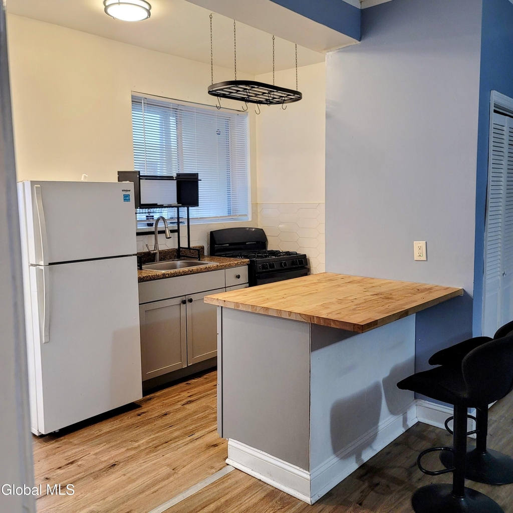 66 Hill Street - Photo 2