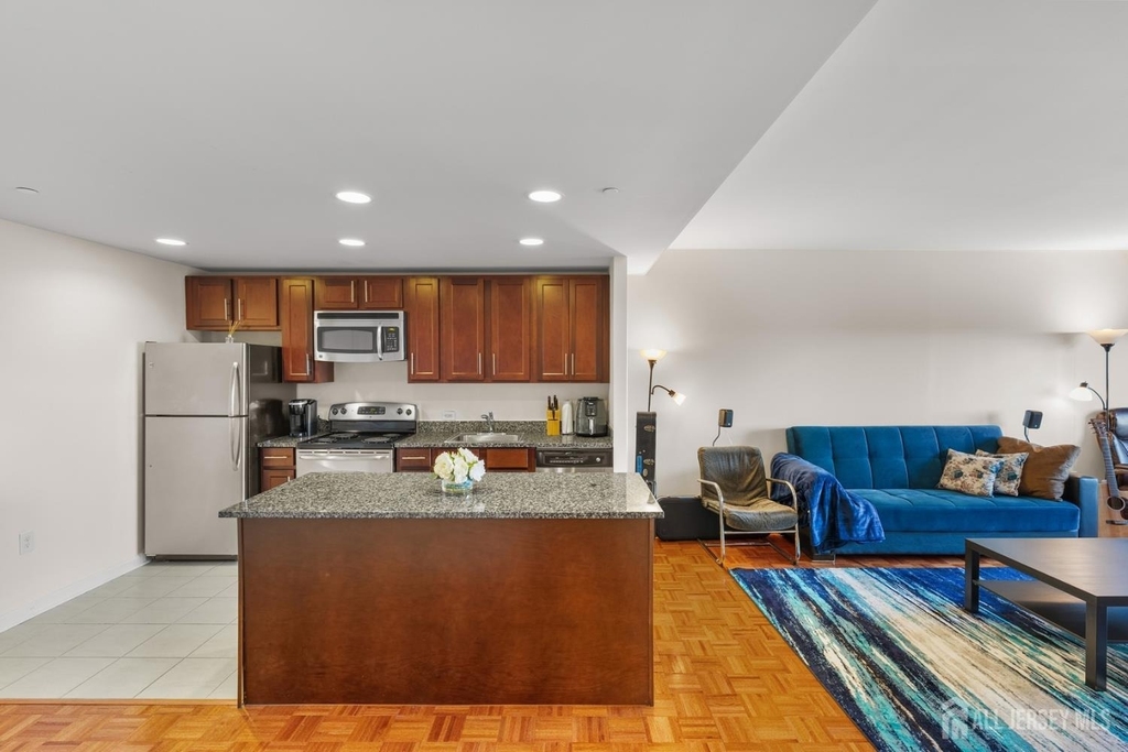 110 Somerset Street - Photo 7