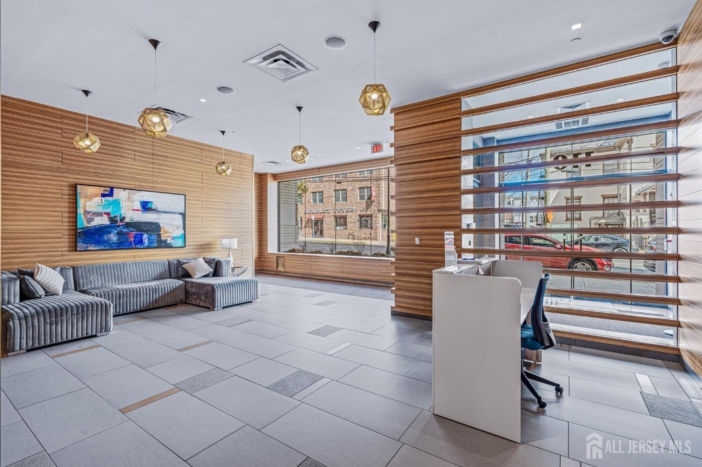 110 Somerset Street - Photo 2