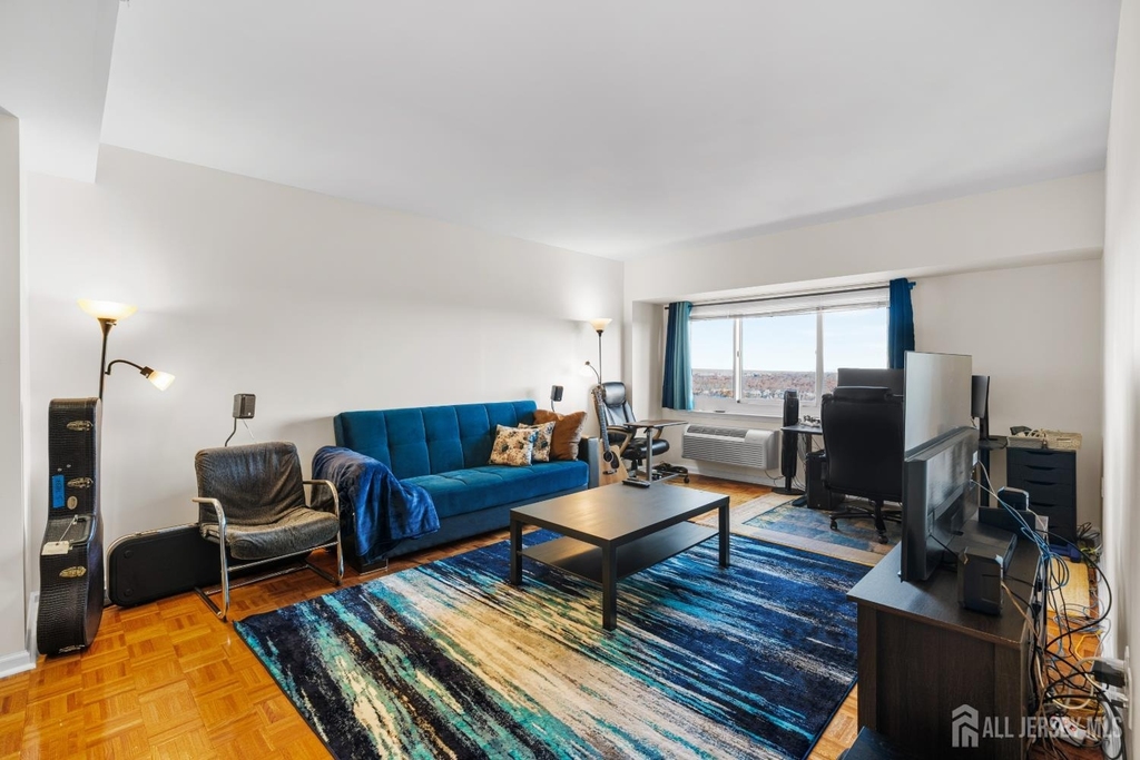 110 Somerset Street - Photo 9