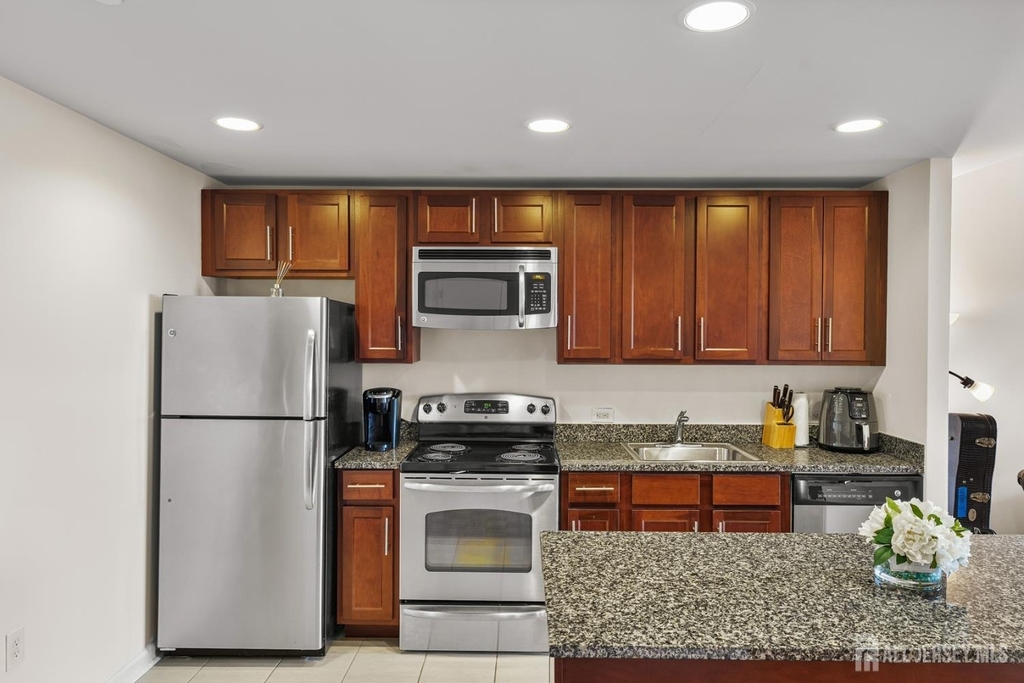 110 Somerset Street - Photo 4