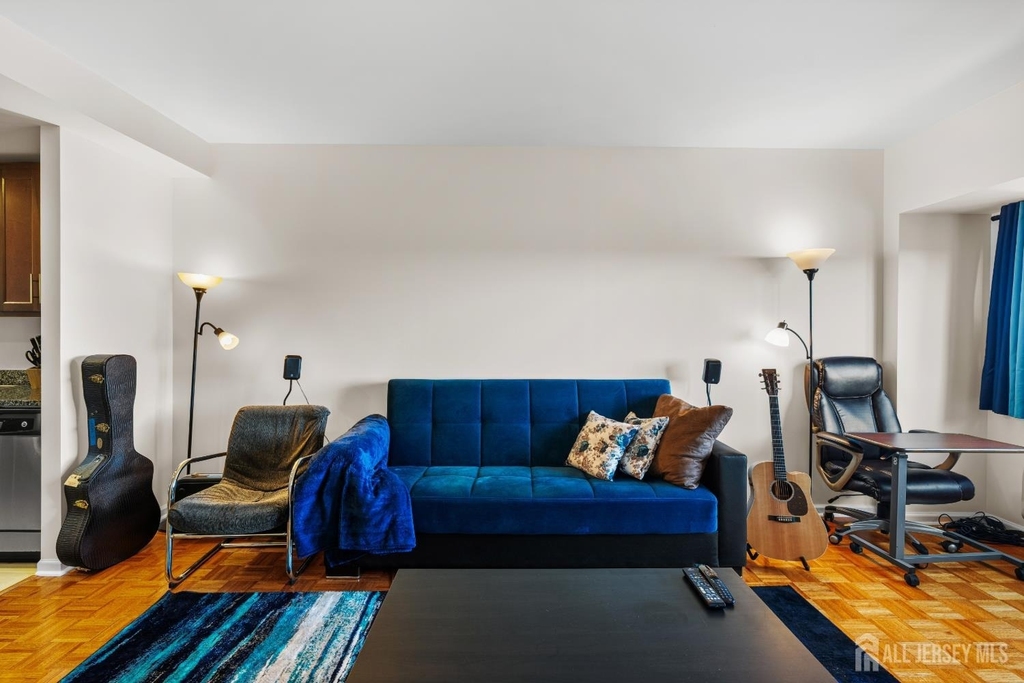 110 Somerset Street - Photo 8