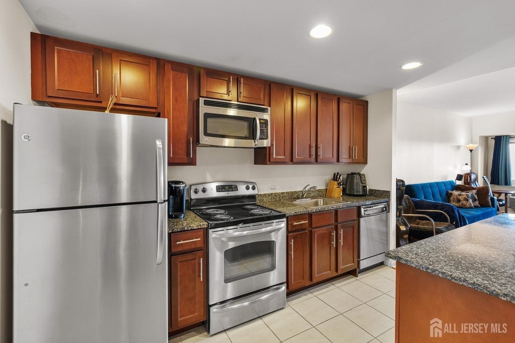 110 Somerset Street - Photo 5