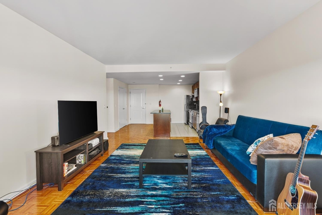 110 Somerset Street - Photo 10
